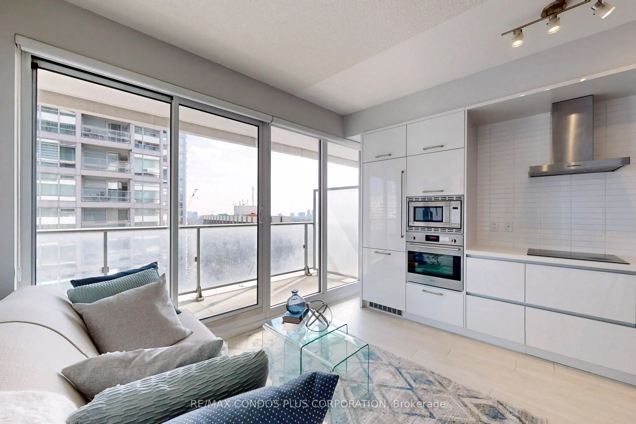 2221 Yonge Street, #2006