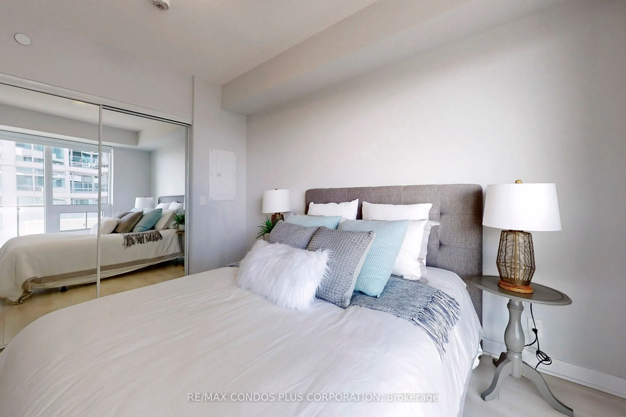 2221 Yonge Street, #2006