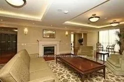 2 Clairtrell Road, #815