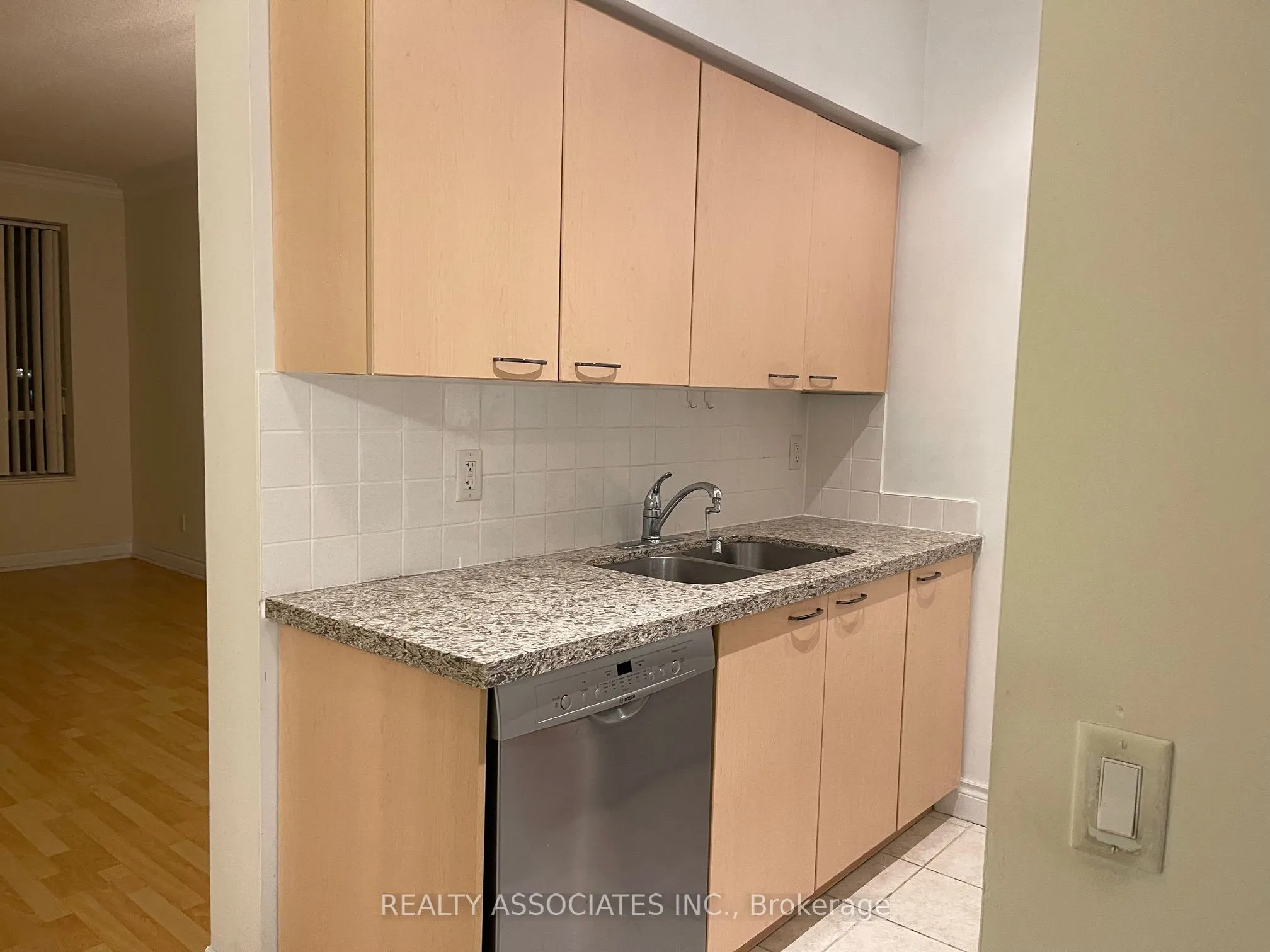 2 Clairtrell Road, #815