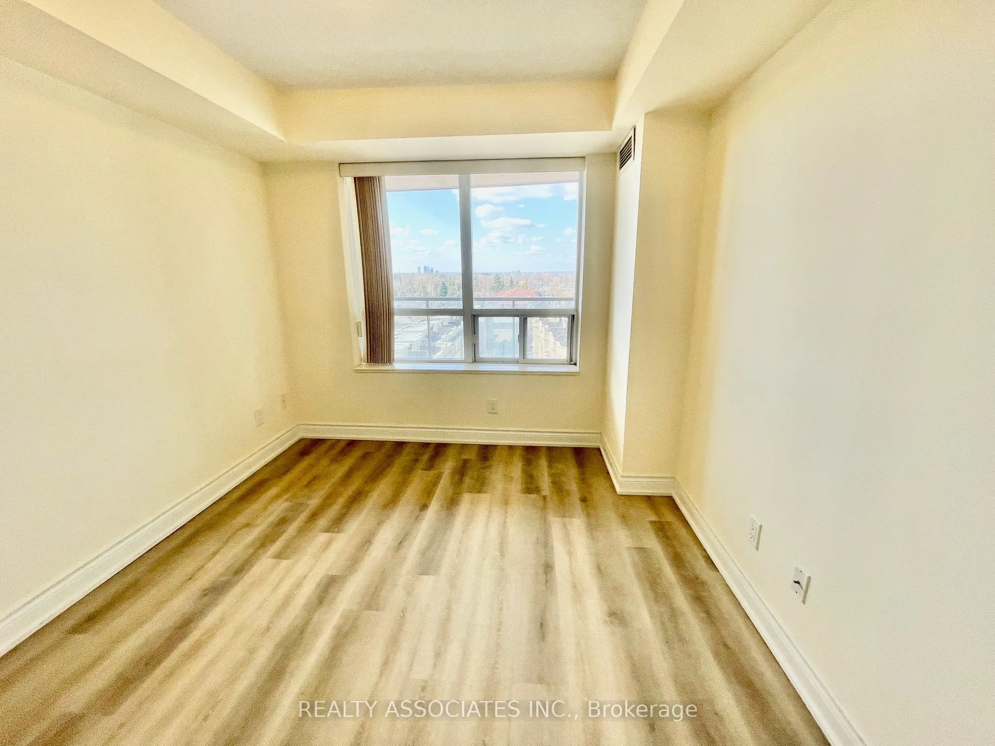 2 Clairtrell Road, #815