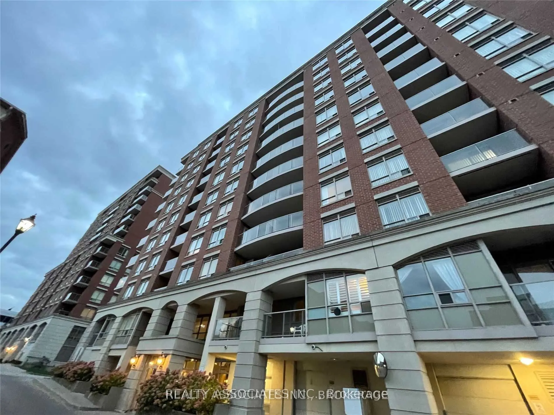 2 Clairtrell Road, #815