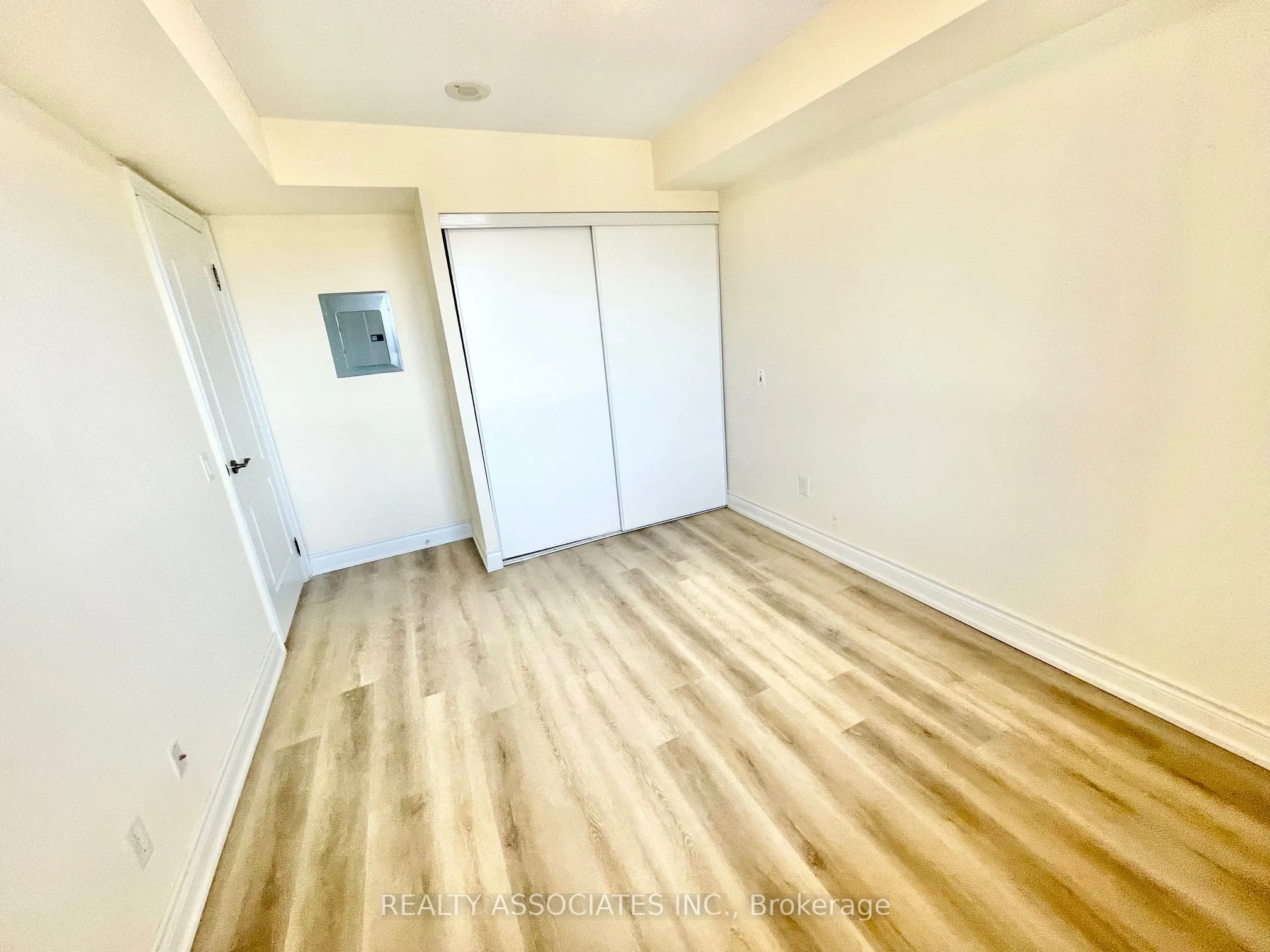 2 Clairtrell Road, #815