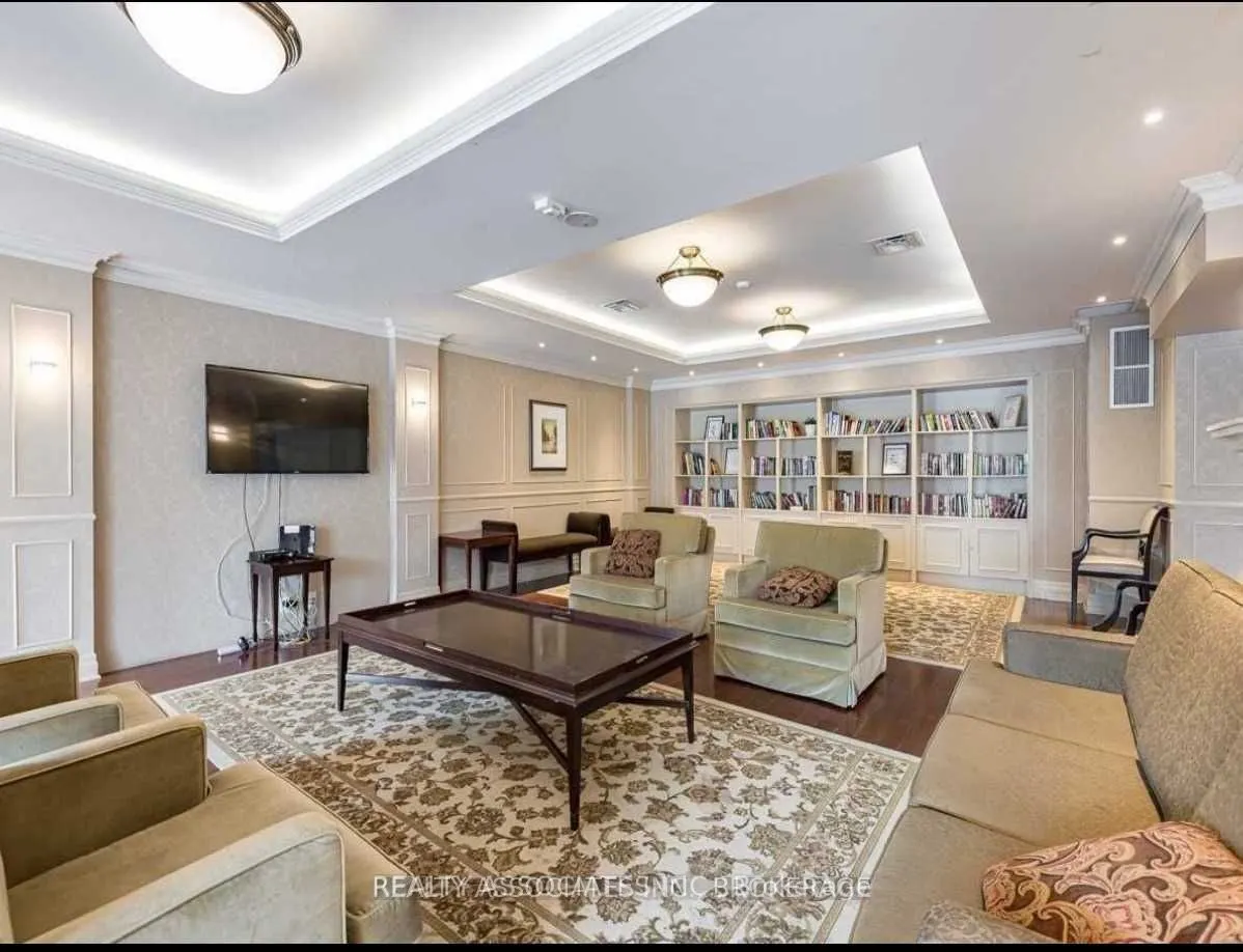 2 Clairtrell Road, #815