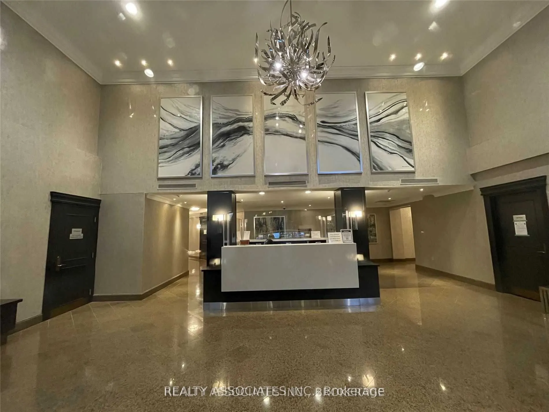 2 Clairtrell Road, #815