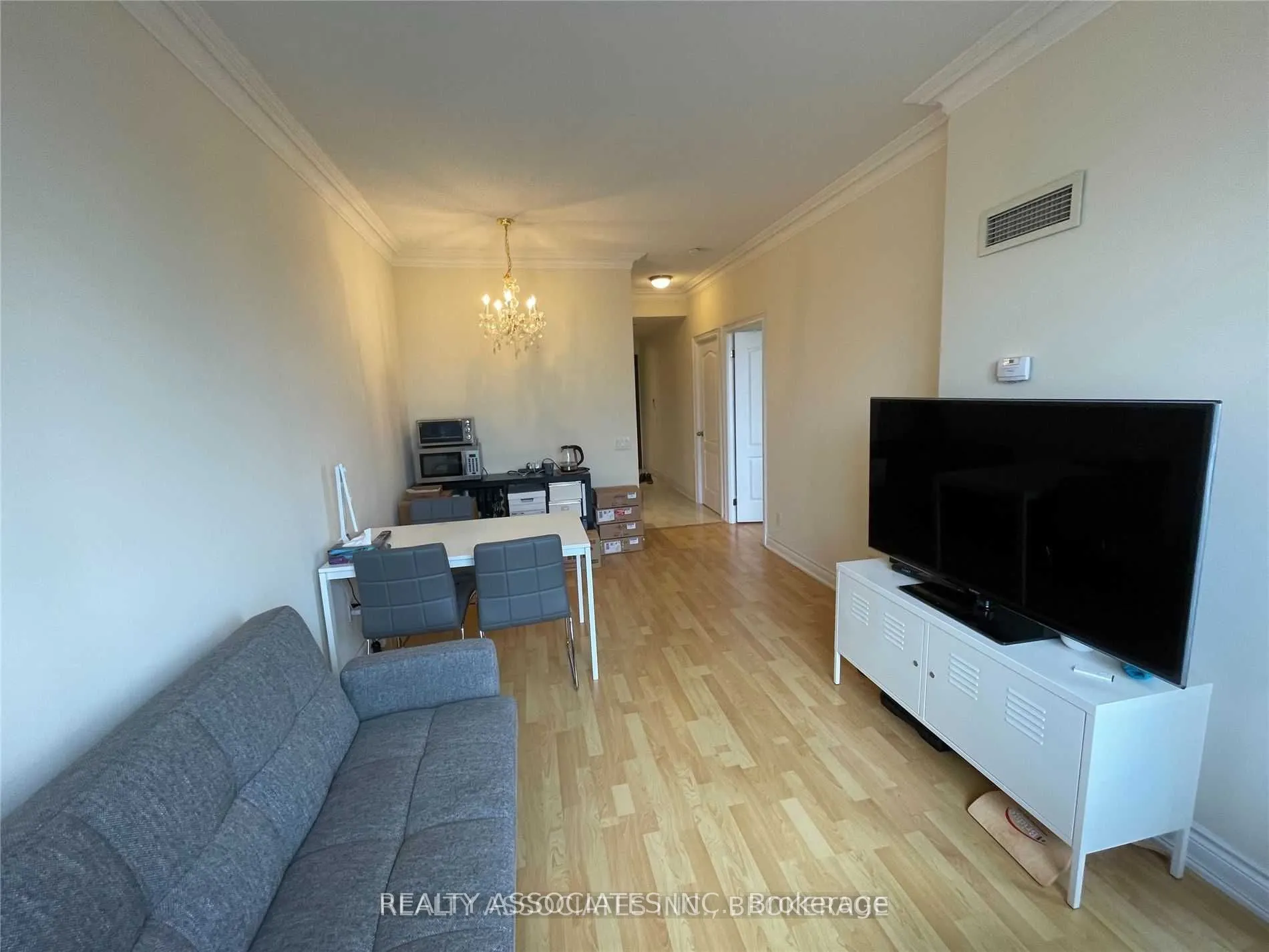 2 Clairtrell Road, #815