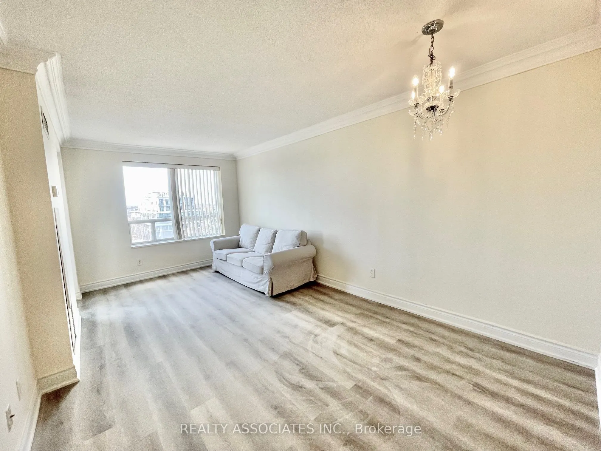 2 Clairtrell Road, #815