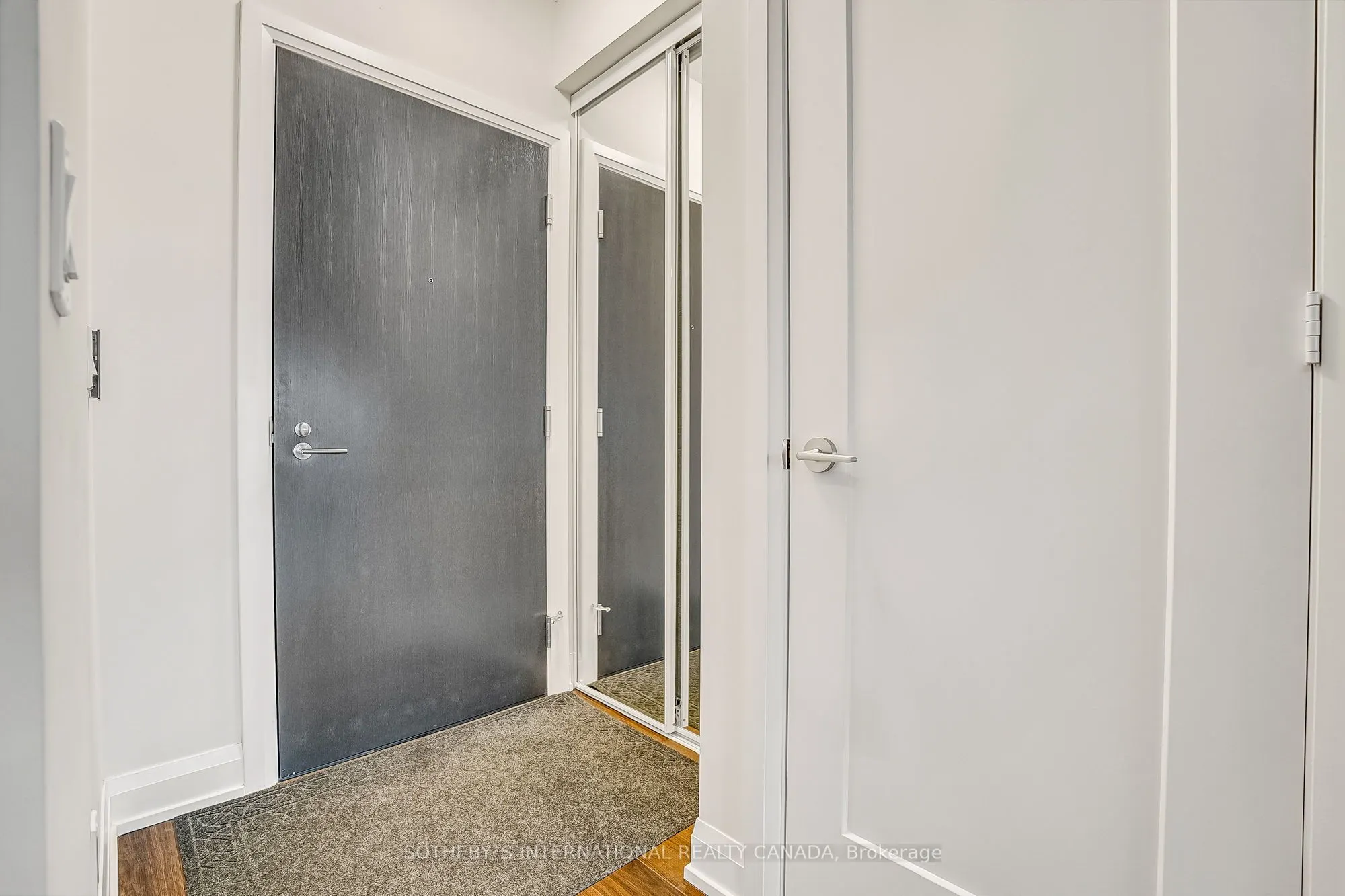 18 Graydon Hall Drive, #1404