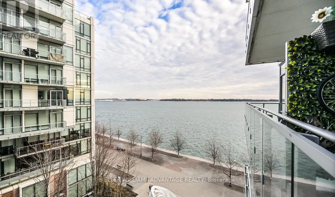 29 Queens Quay E, #616