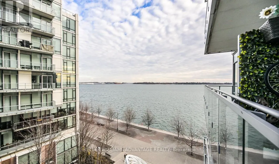 29 Queens Quay E, #616