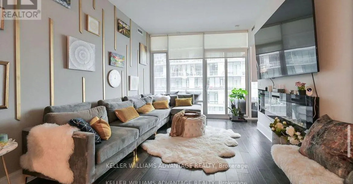 29 Queens Quay E, #616
