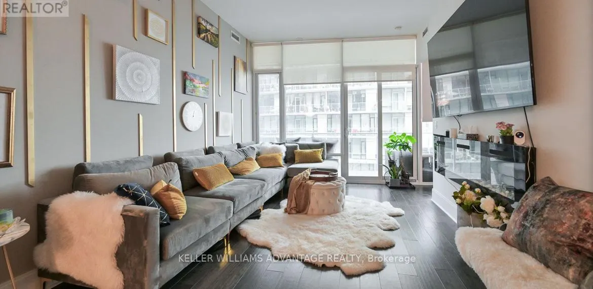 29 Queens Quay E, #616