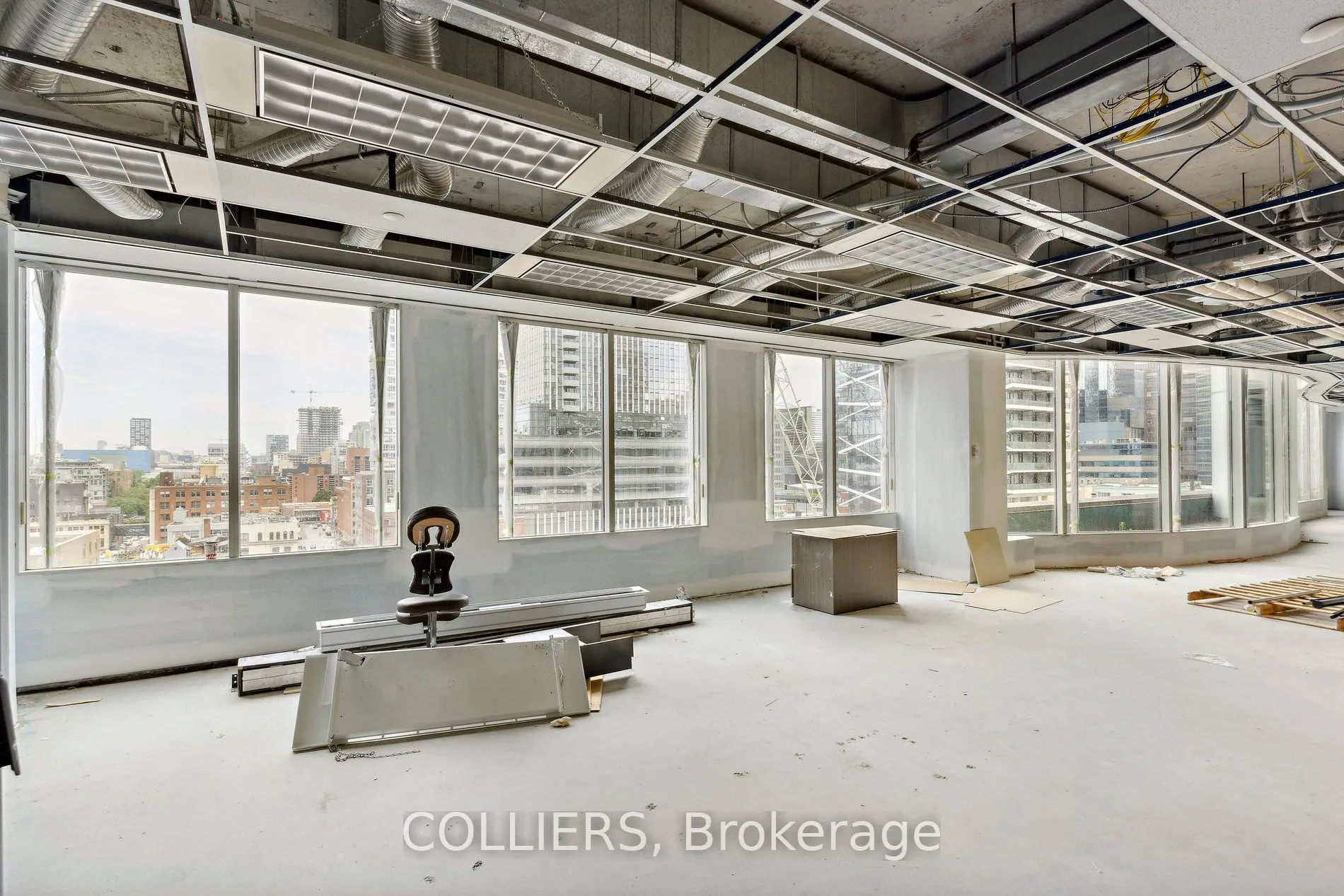 225 King Street W, #900