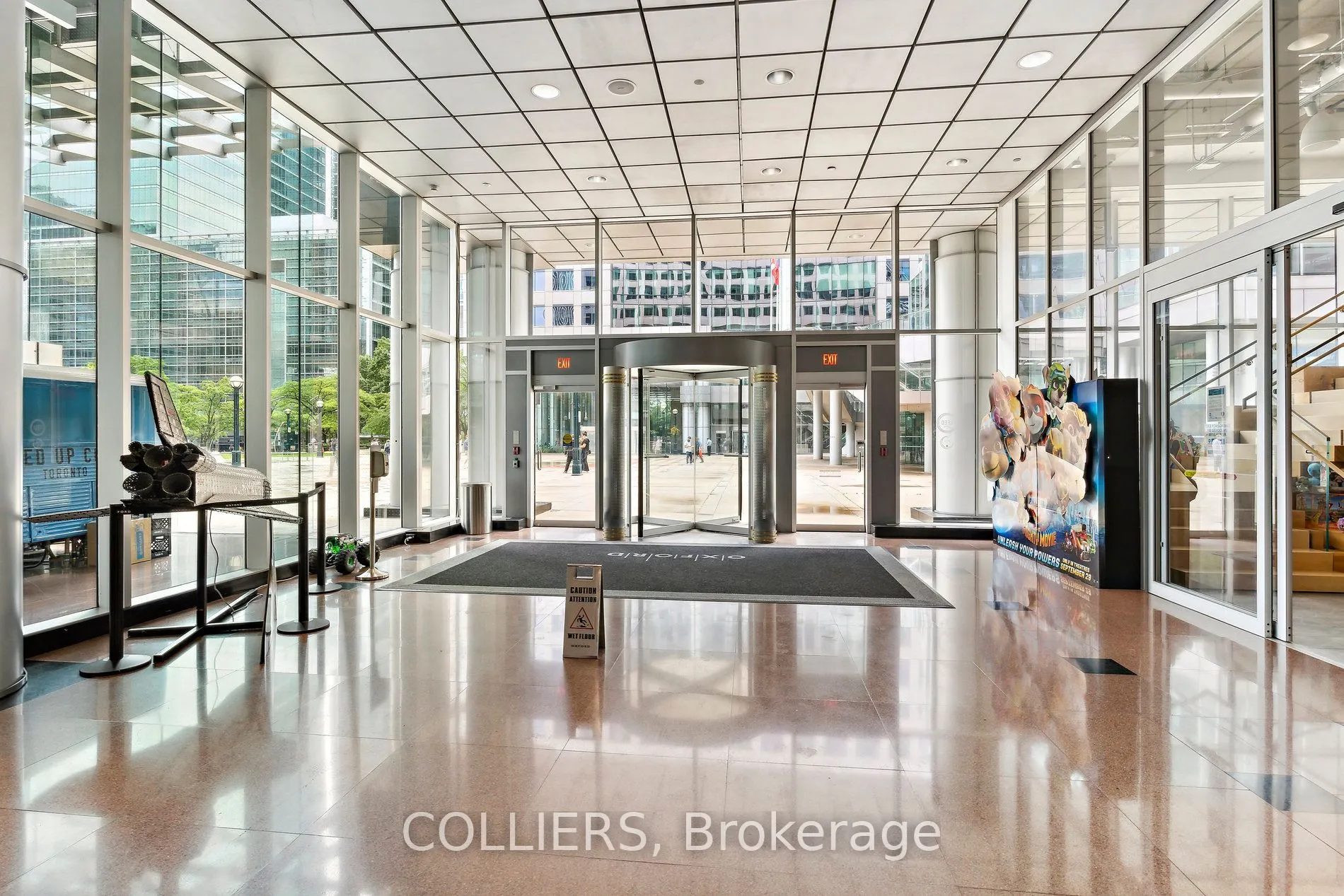 225 King Street W, #900