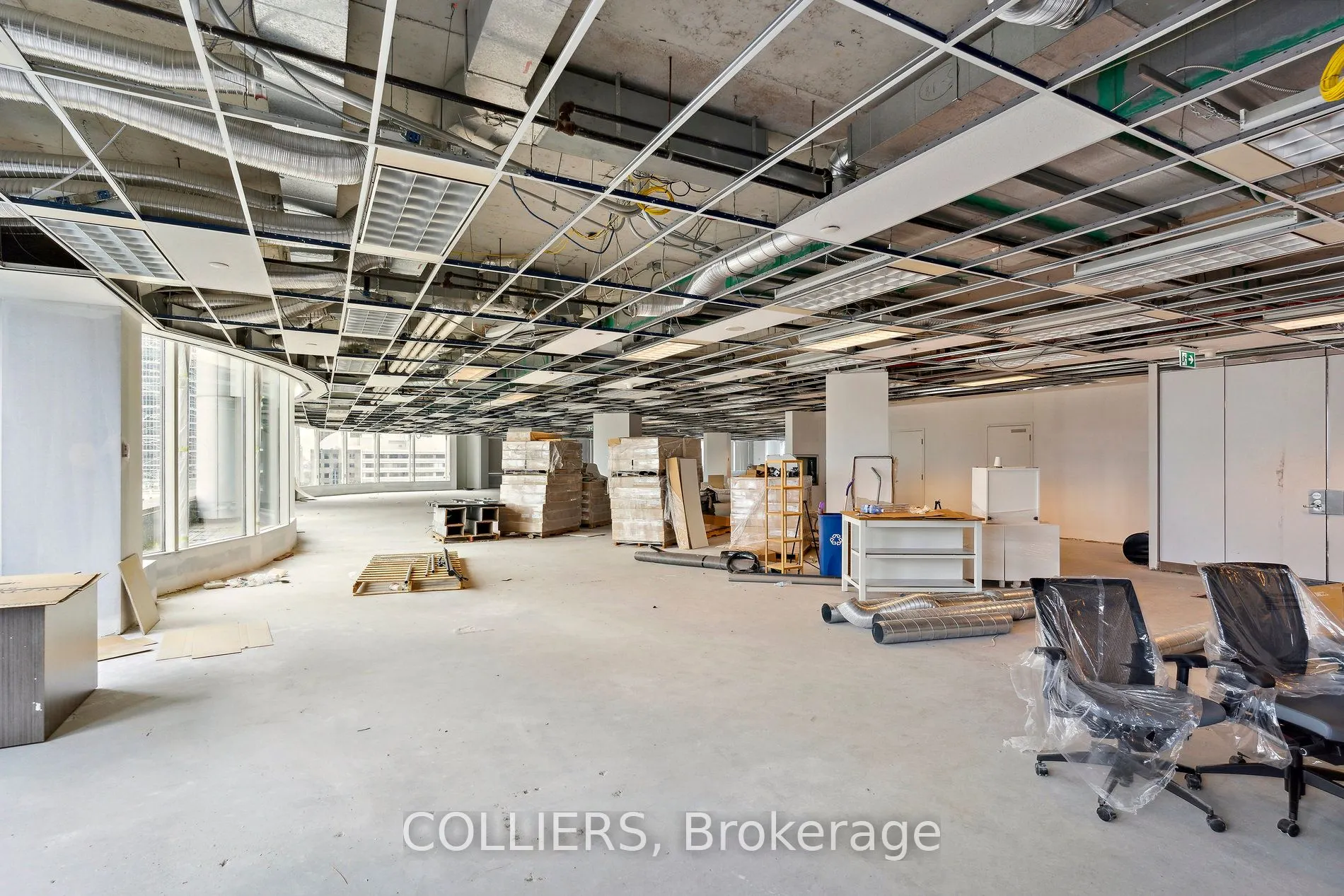 225 King Street W, #900