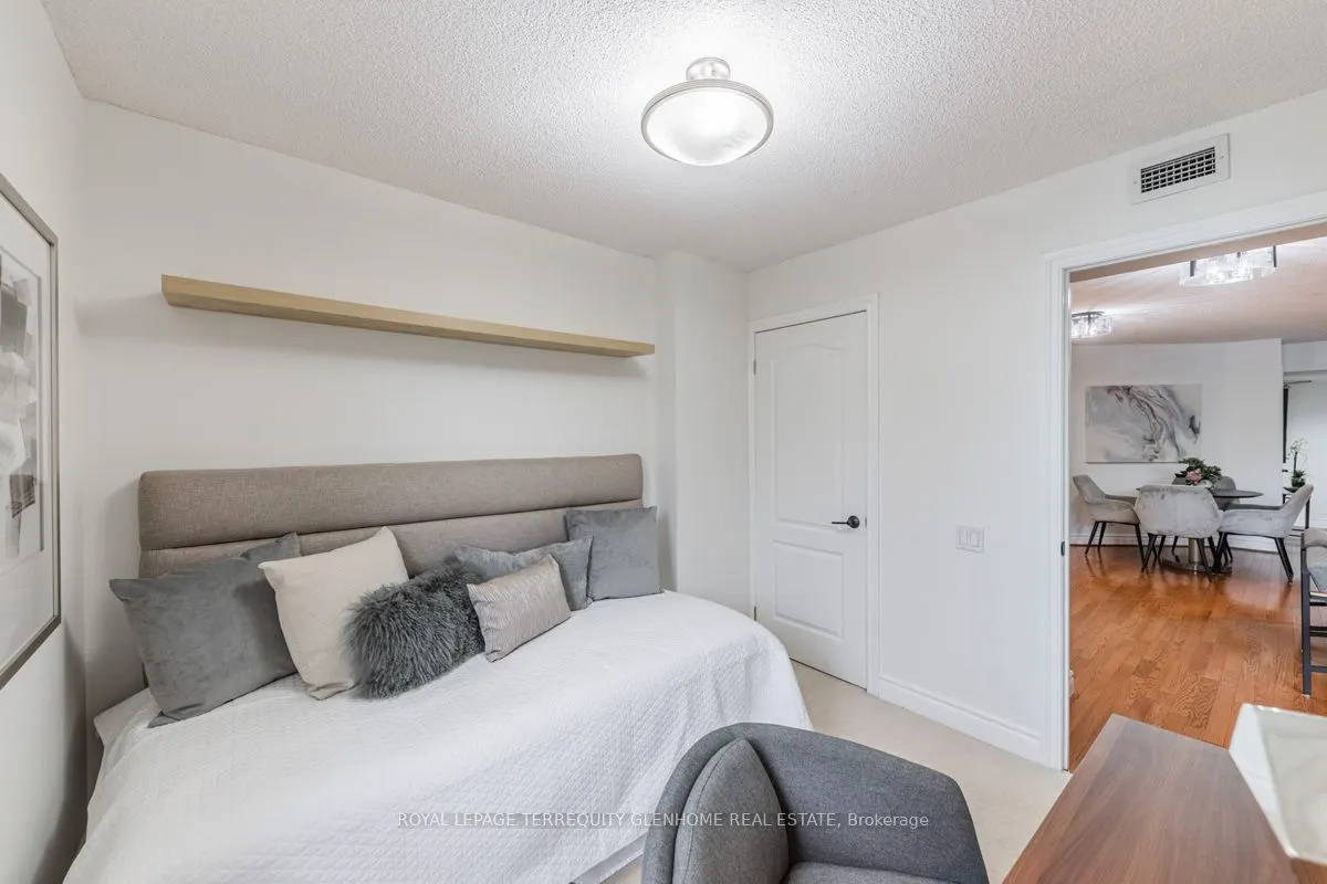 2 Alexandra Boulevard W, #207