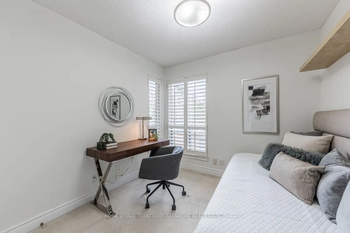 2 Alexandra Boulevard W, #207