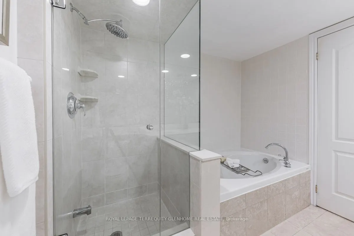 2 Alexandra Boulevard W, #207