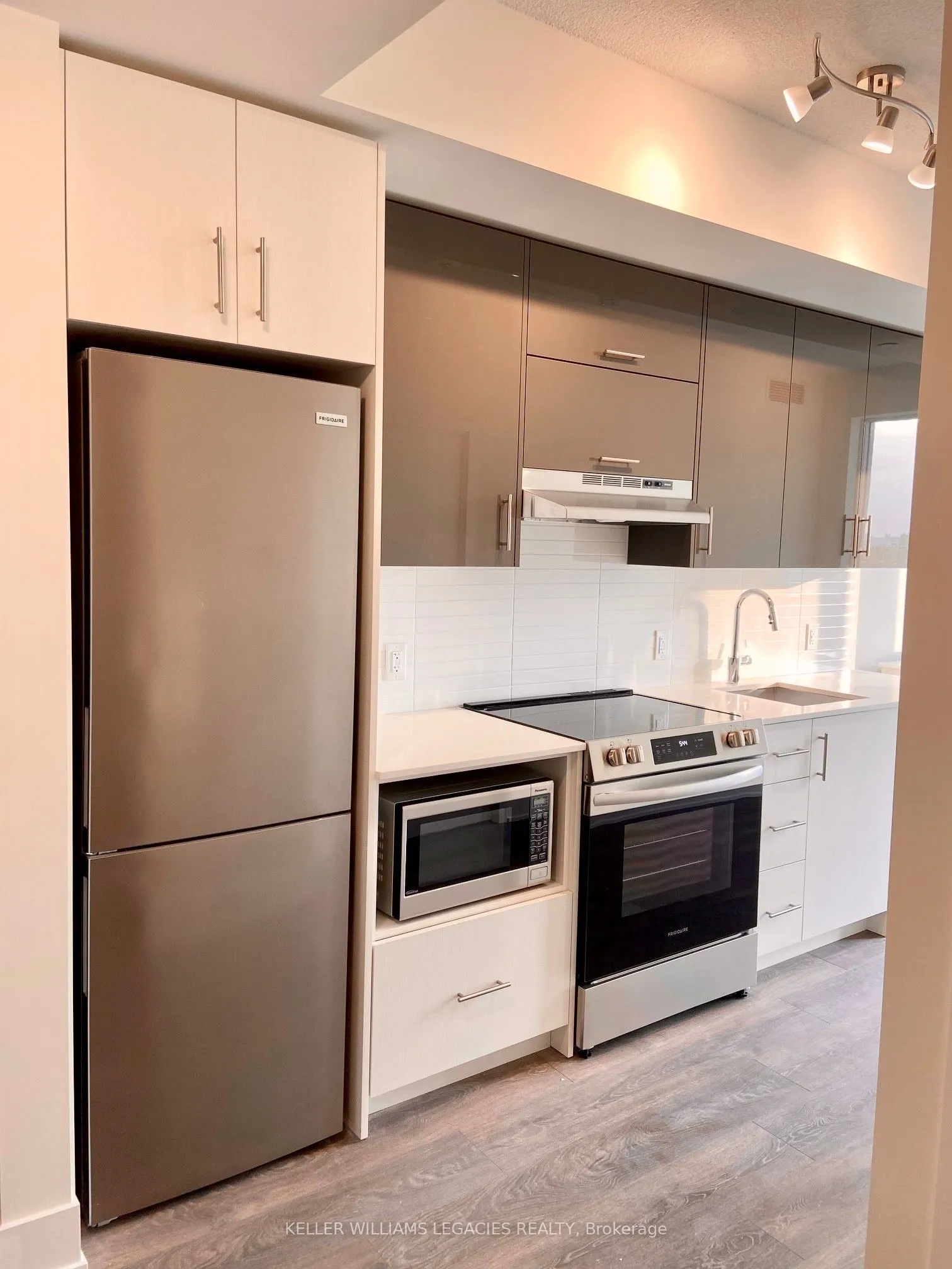 188 Fairview Mall Drive, #1902