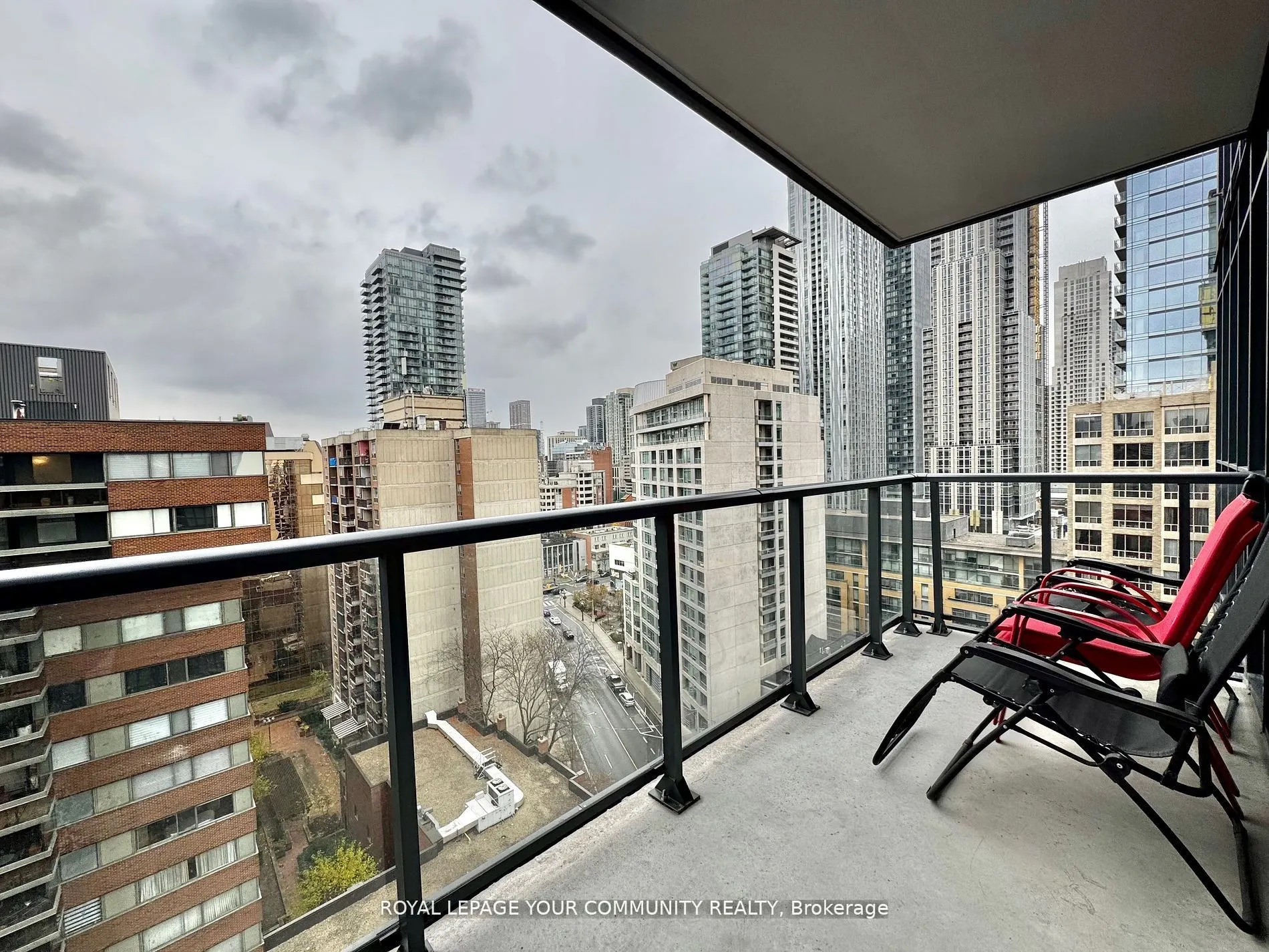 32 Davenport Road, #1307