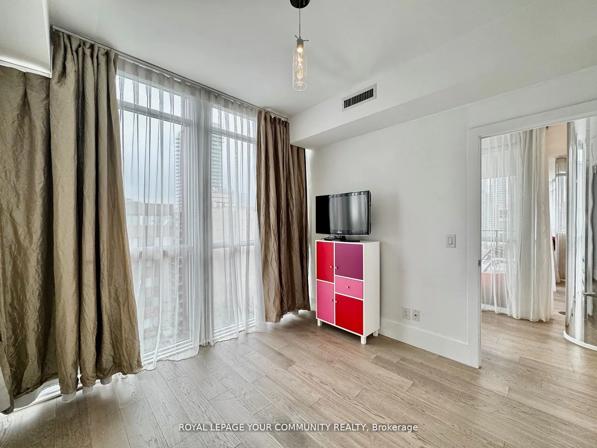 32 Davenport Road, #1307