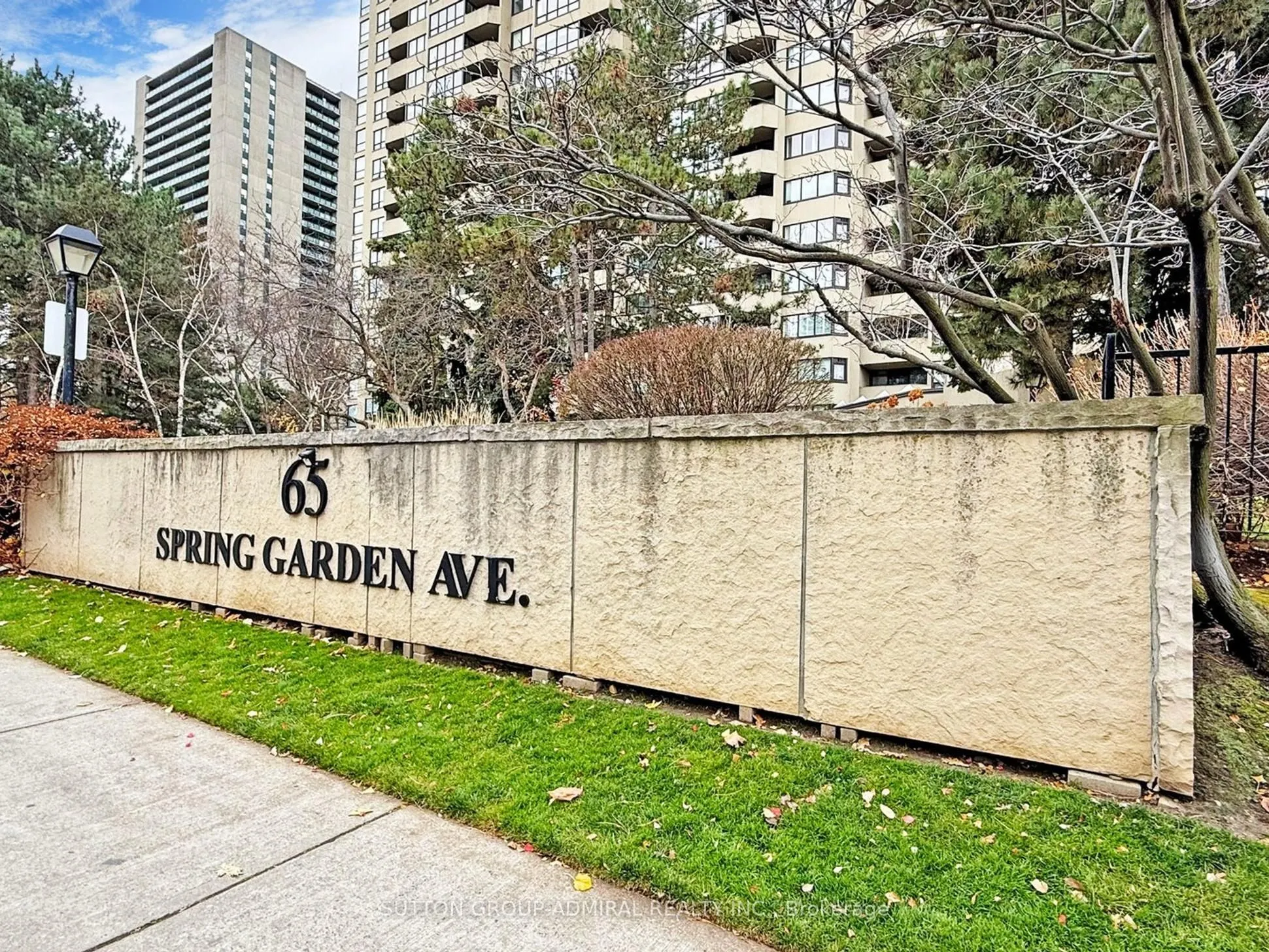65 SPRING GARDEN Avenue, #102
