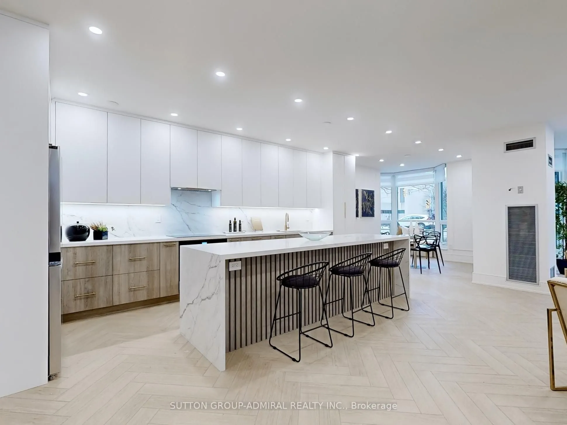 65 SPRING GARDEN Avenue, #102