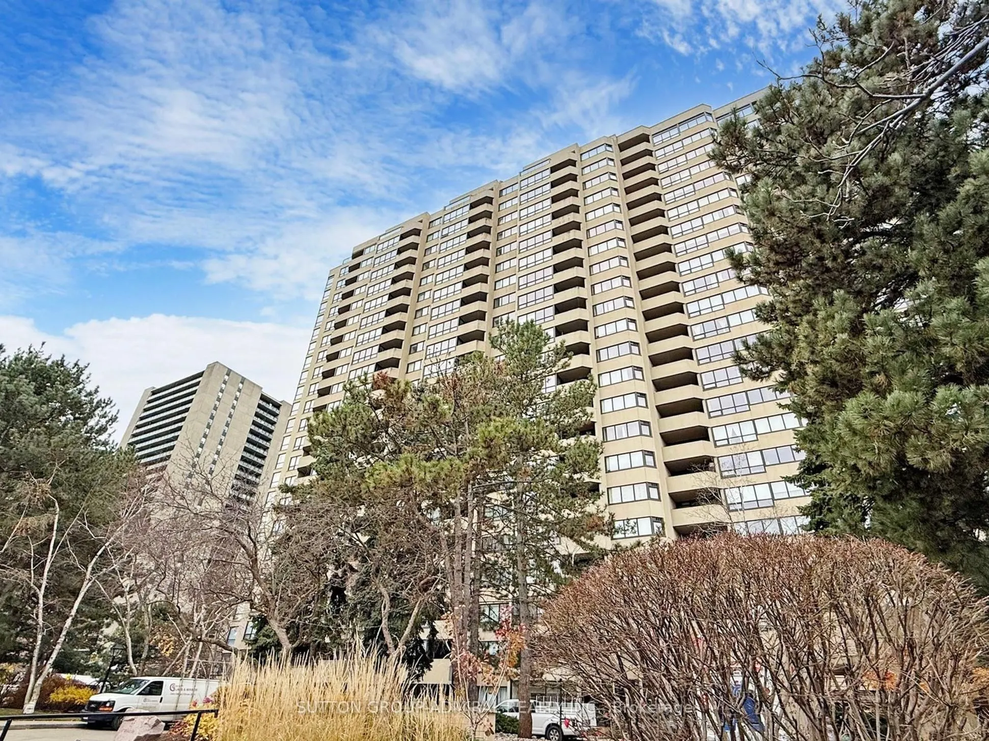 65 SPRING GARDEN Avenue, #102