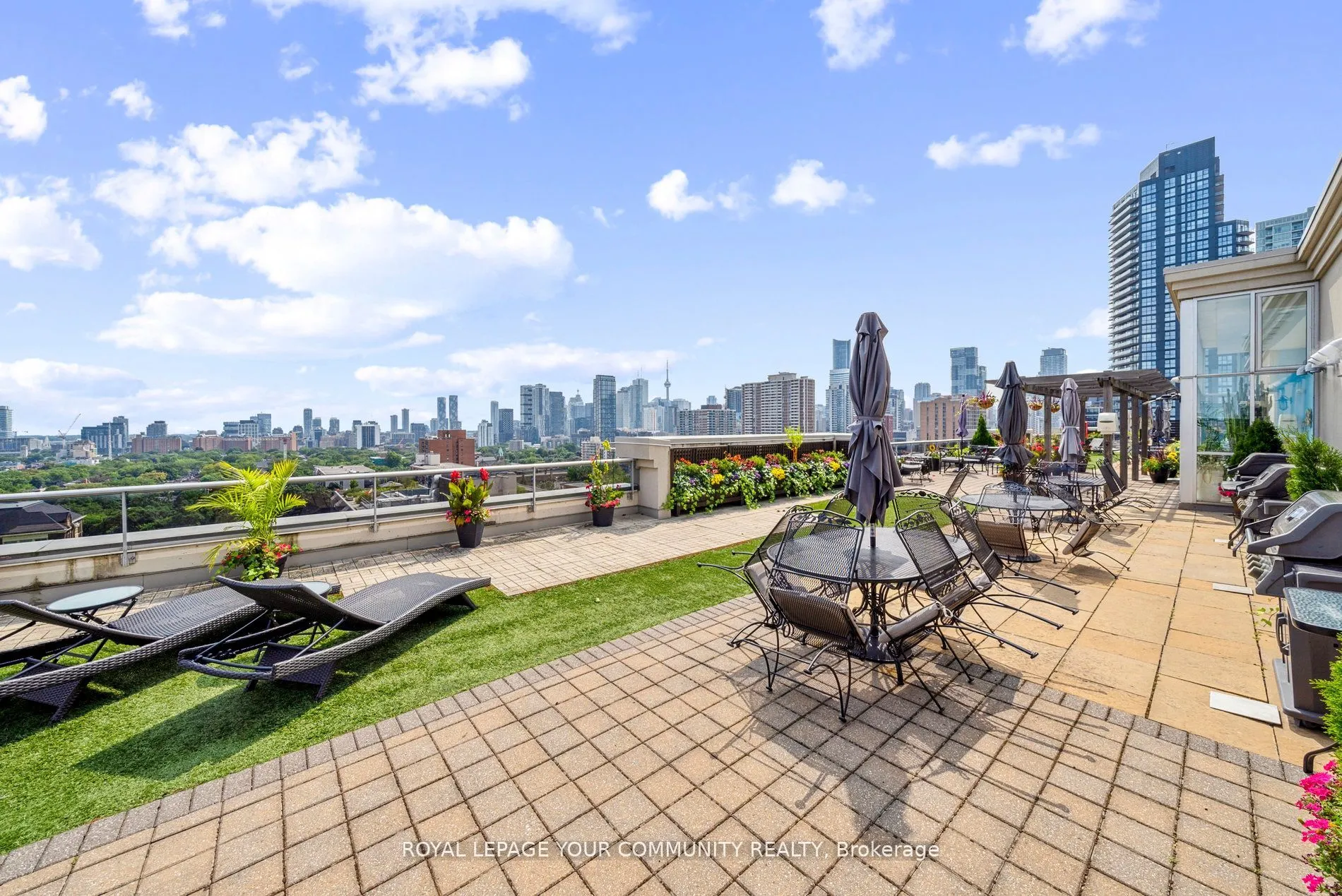 225 Wellesley Street E #407