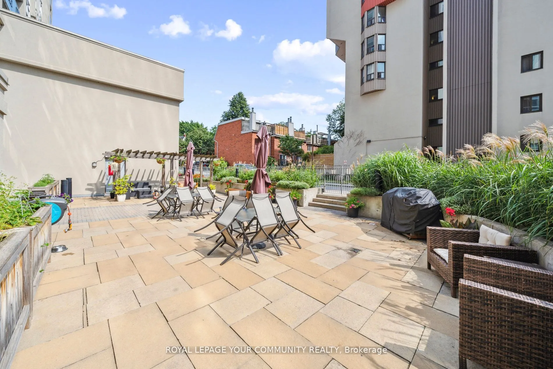 225 Wellesley Street E #407