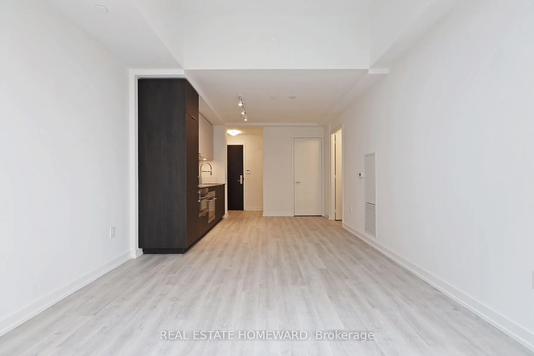 158 Front Street, #706
