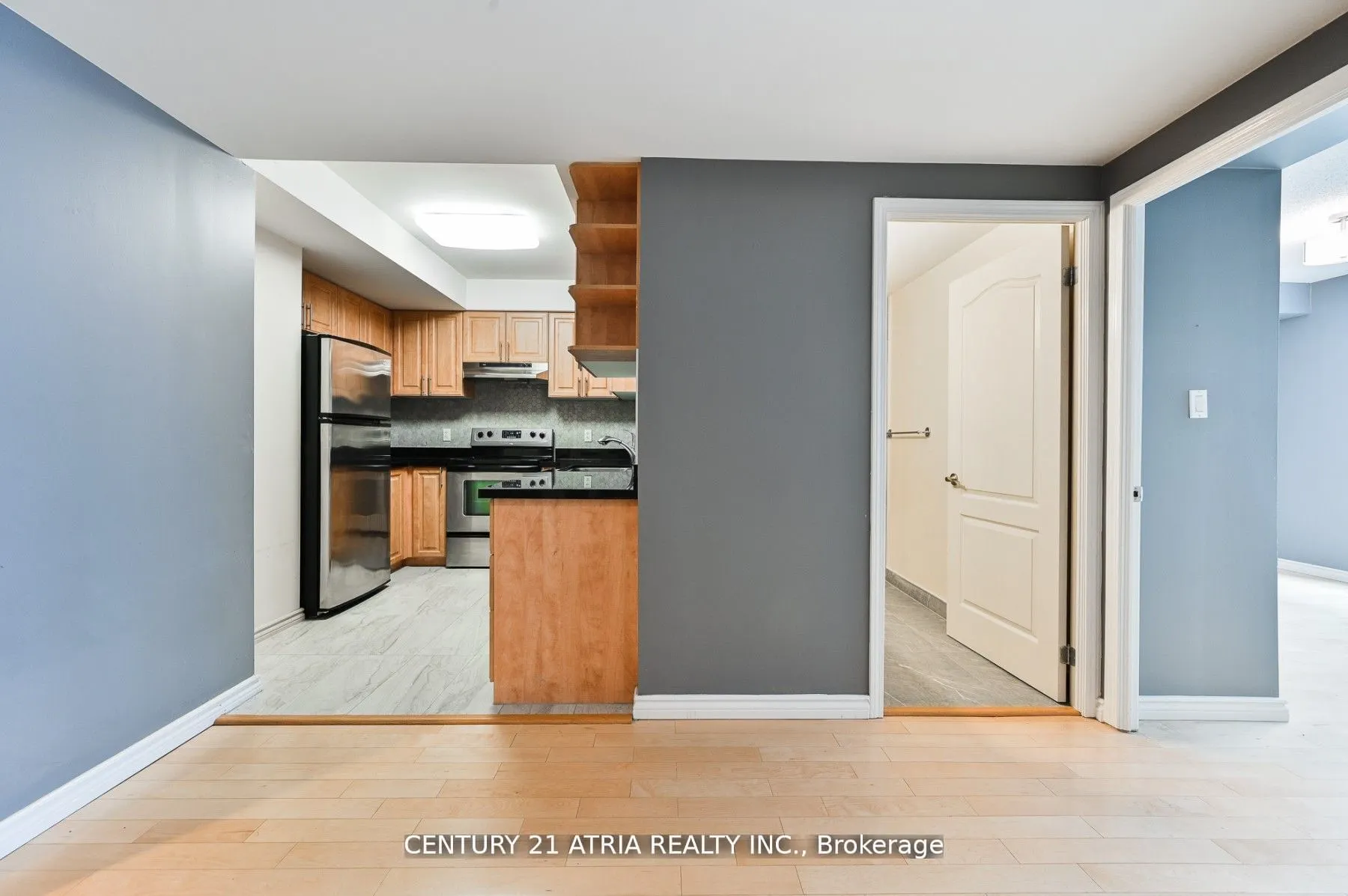 263 Wellington Street W, #704