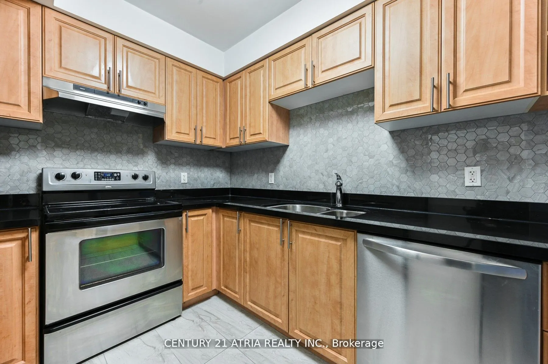 263 Wellington Street W, #704