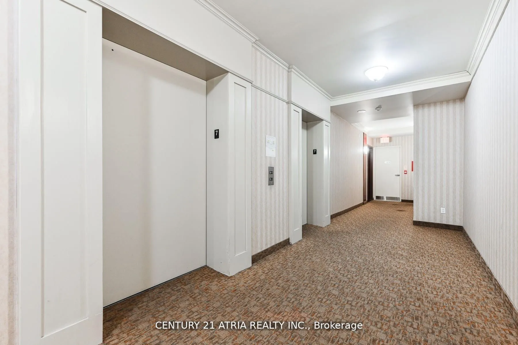 263 Wellington Street W, #704