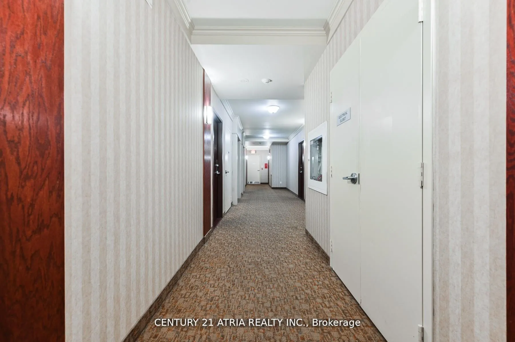 263 Wellington Street W, #704