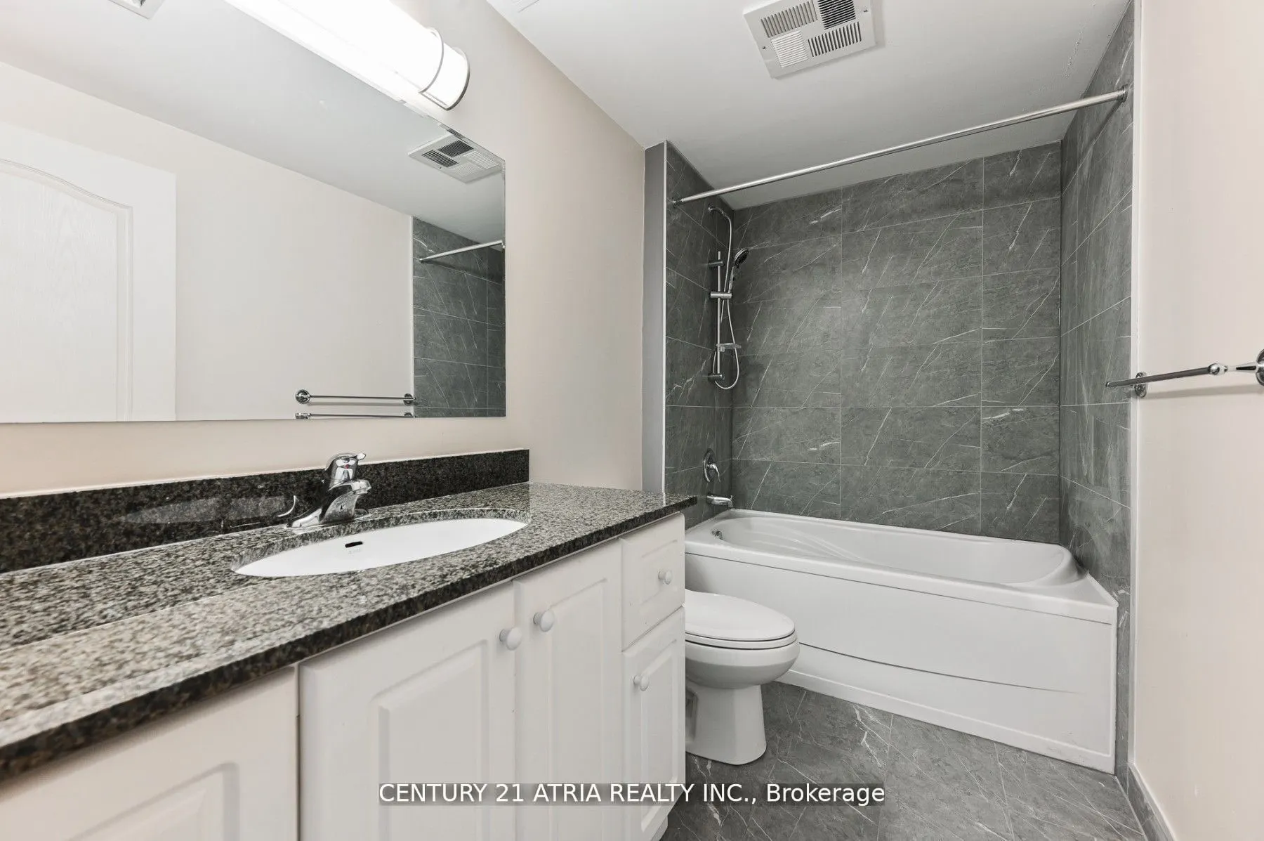 263 Wellington Street W, #704