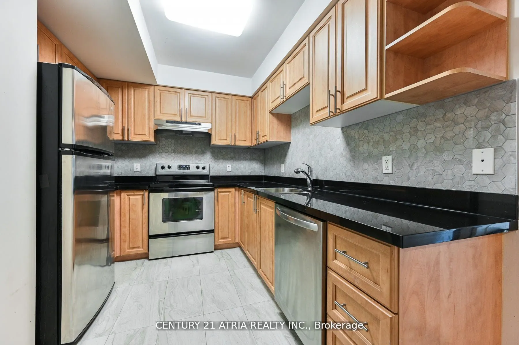 263 Wellington Street W, #704