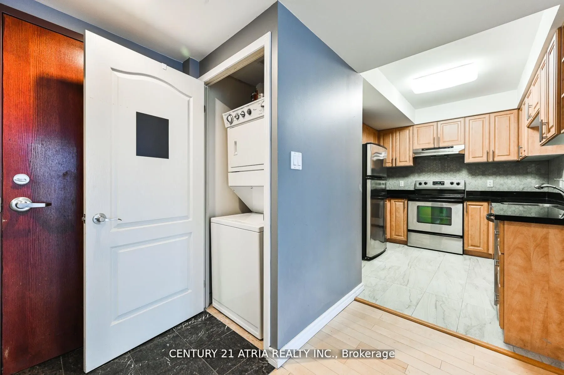 263 Wellington Street W, #704