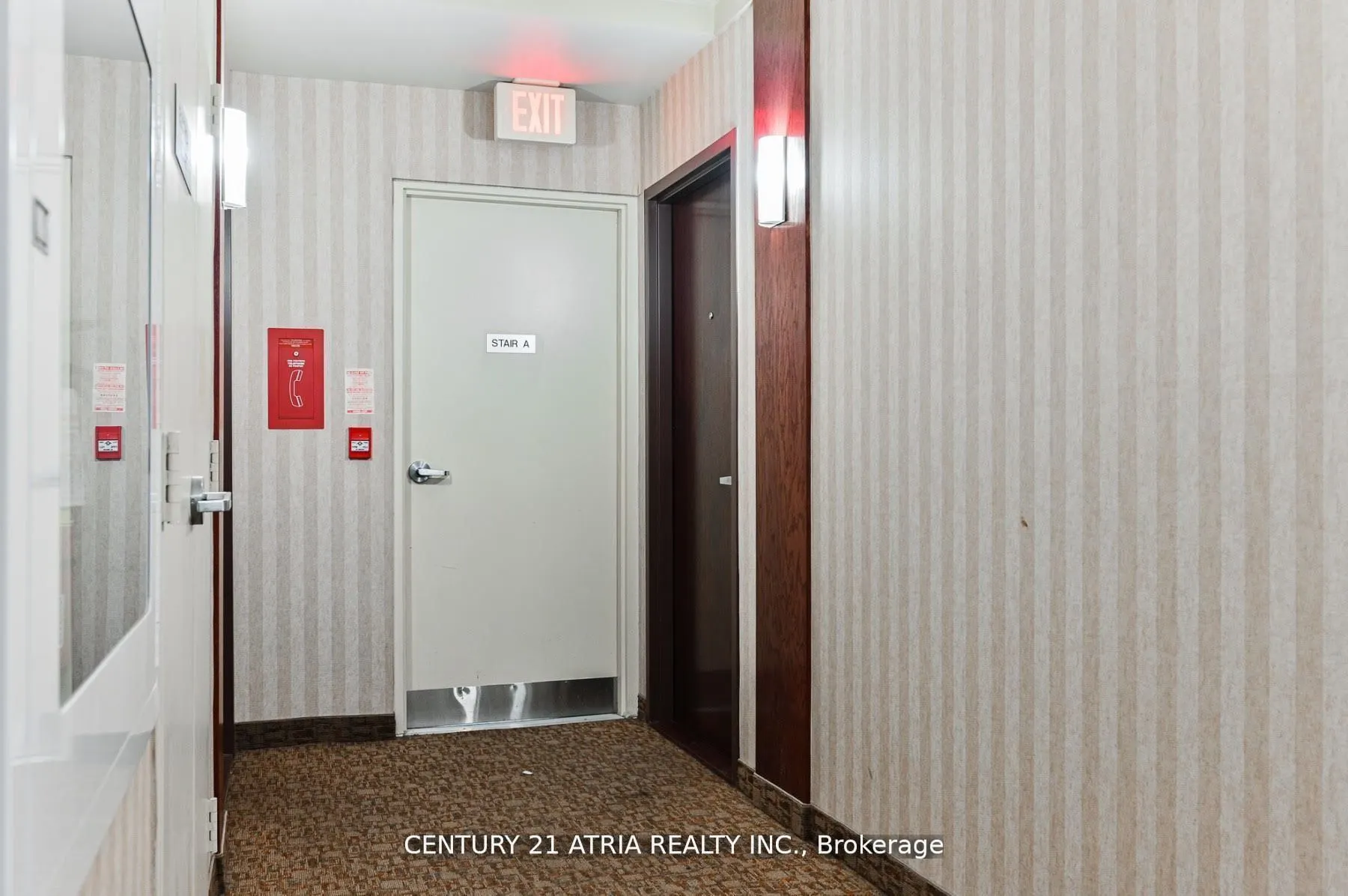 263 Wellington Street W, #704