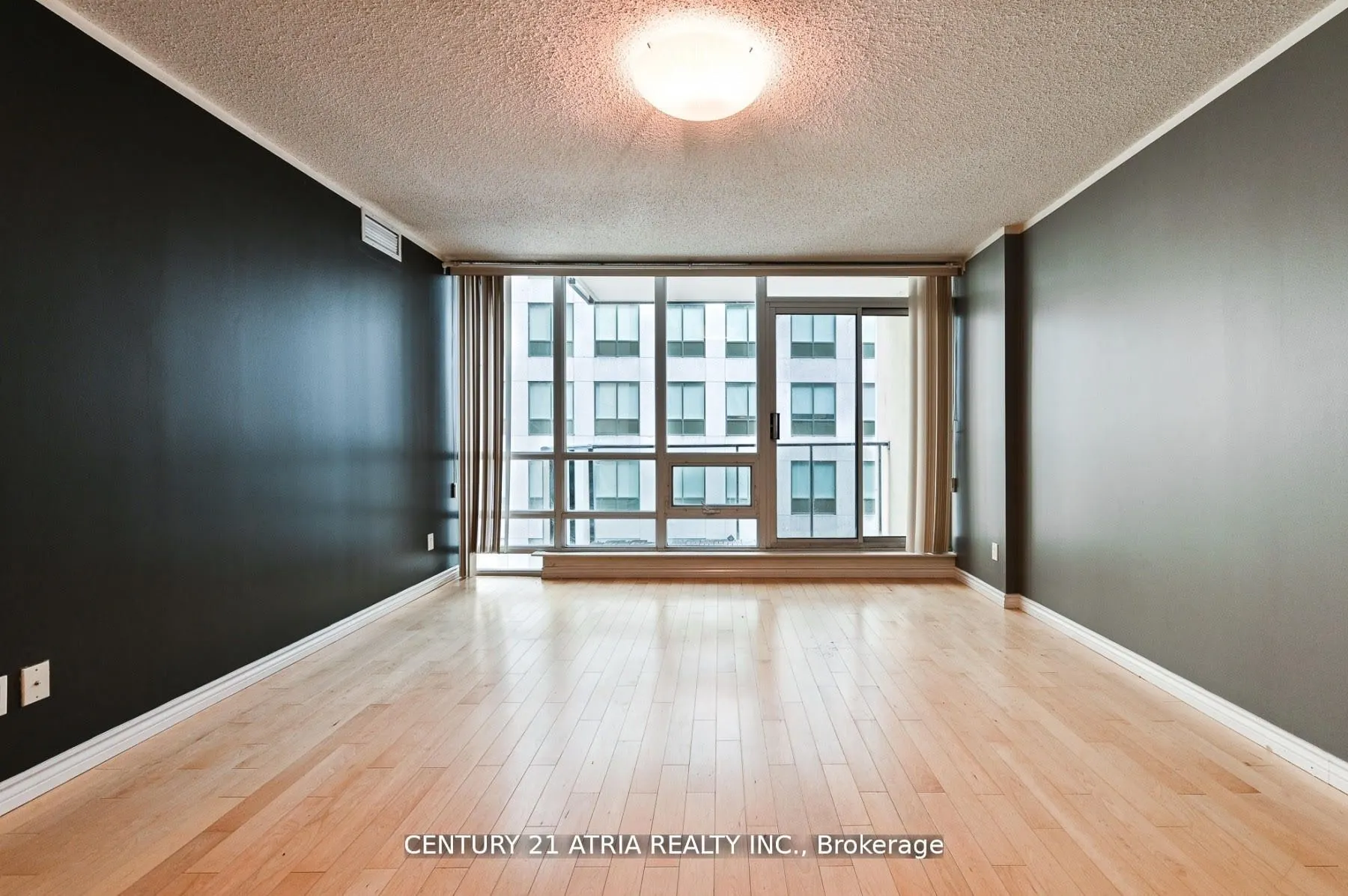263 Wellington Street W, #704