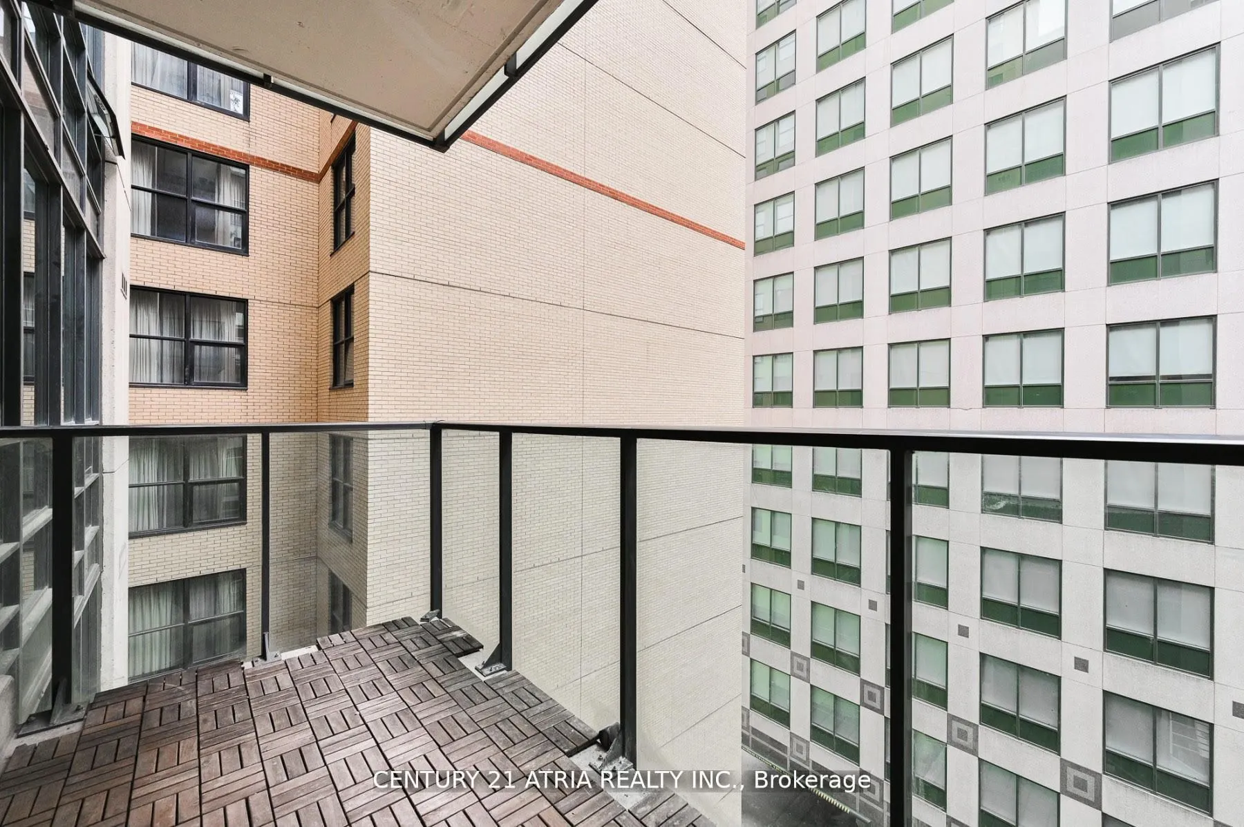 263 Wellington Street W, #704