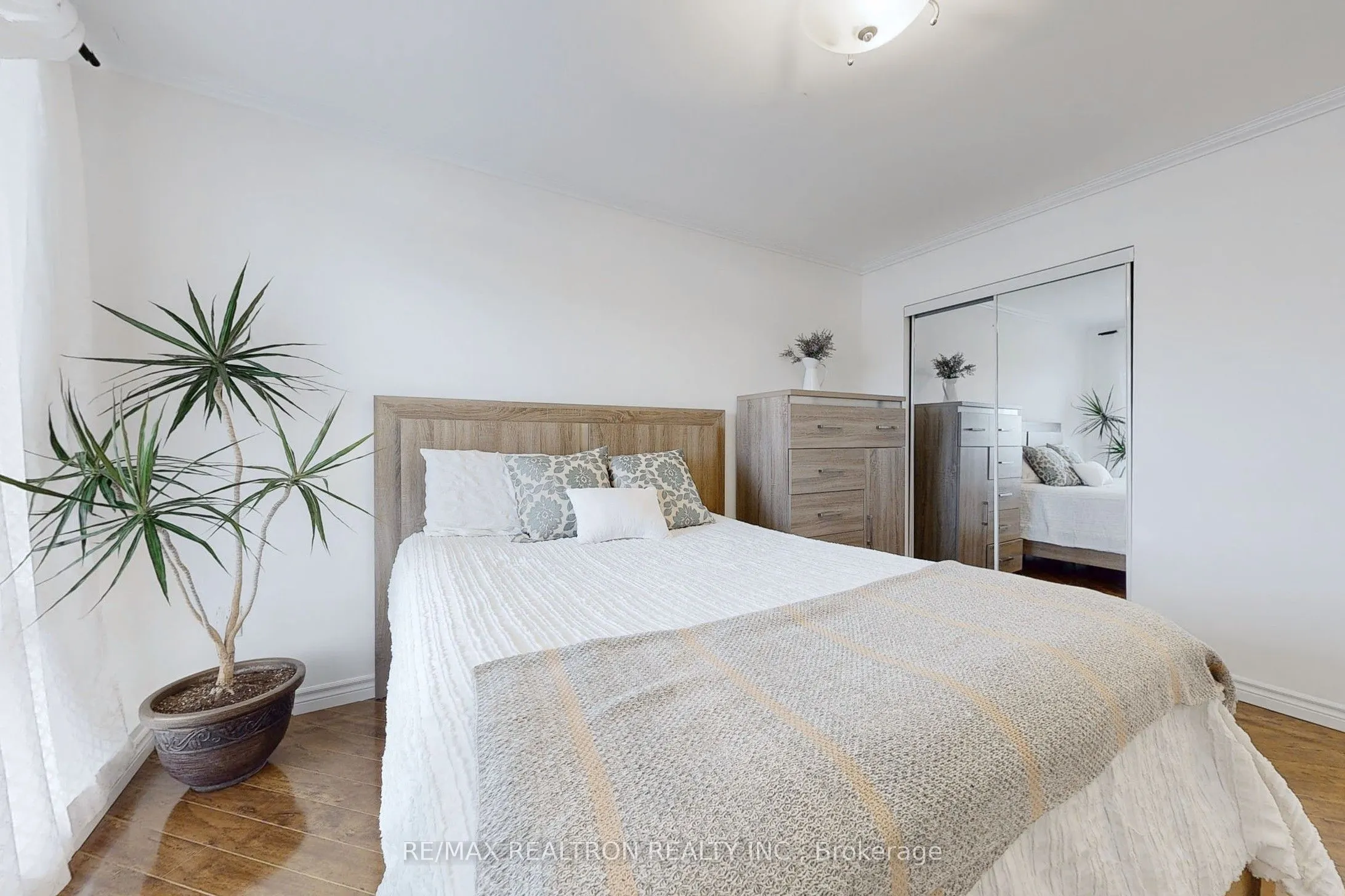 135 Antibes Drive, #1706