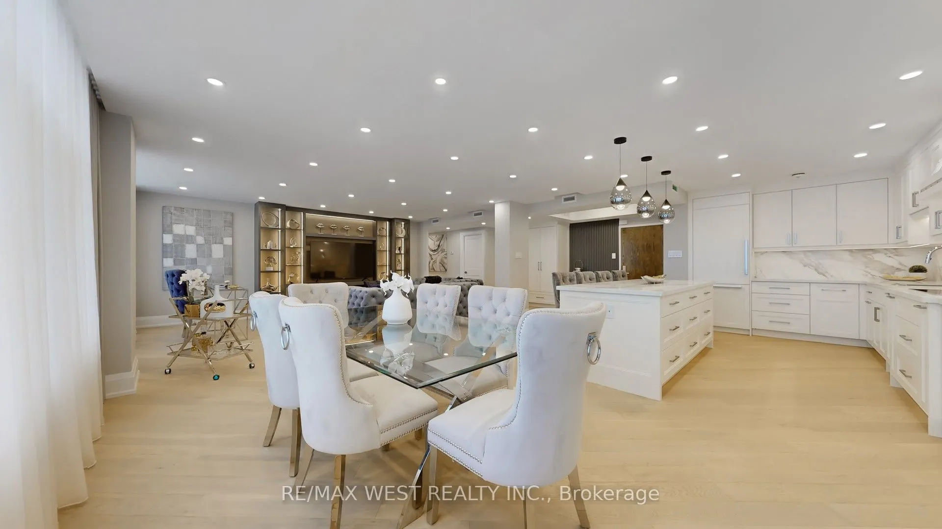900 Yonge Street, #1403