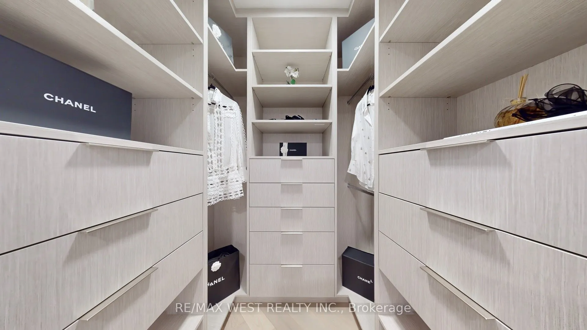 900 Yonge Street, #1403