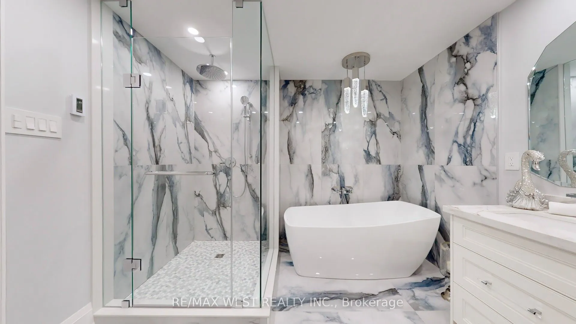 900 Yonge Street, #1403