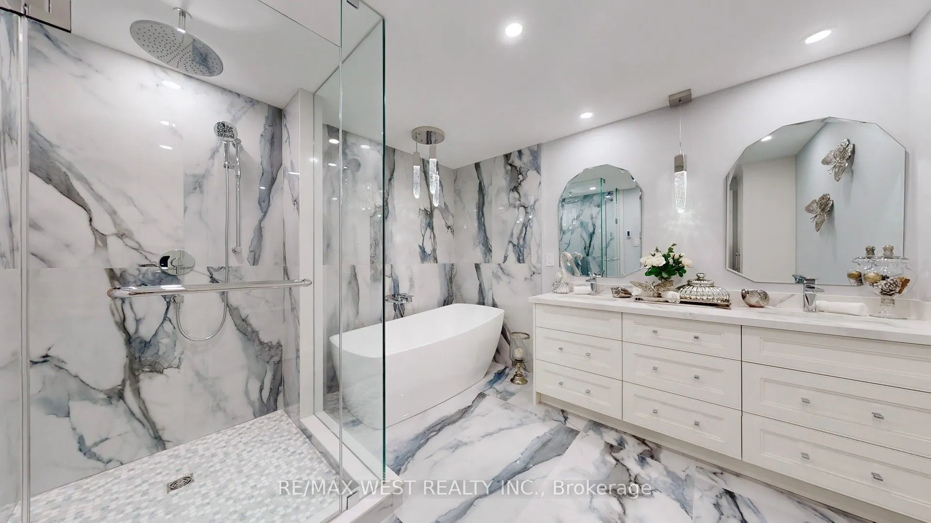 900 Yonge Street, #1403