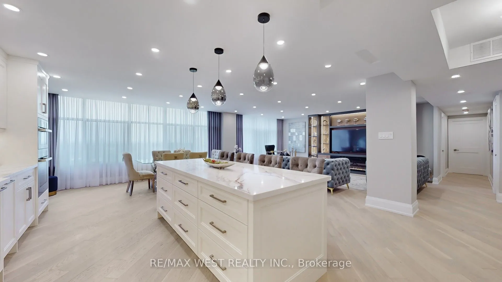 900 Yonge Street, #1403