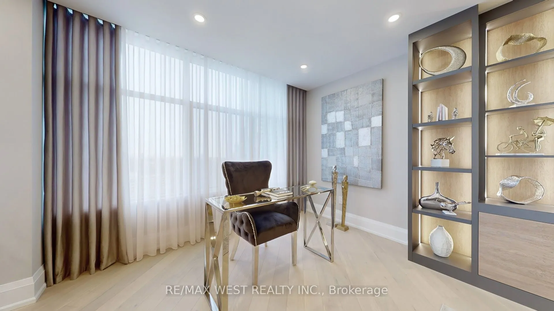 900 Yonge Street, #1403