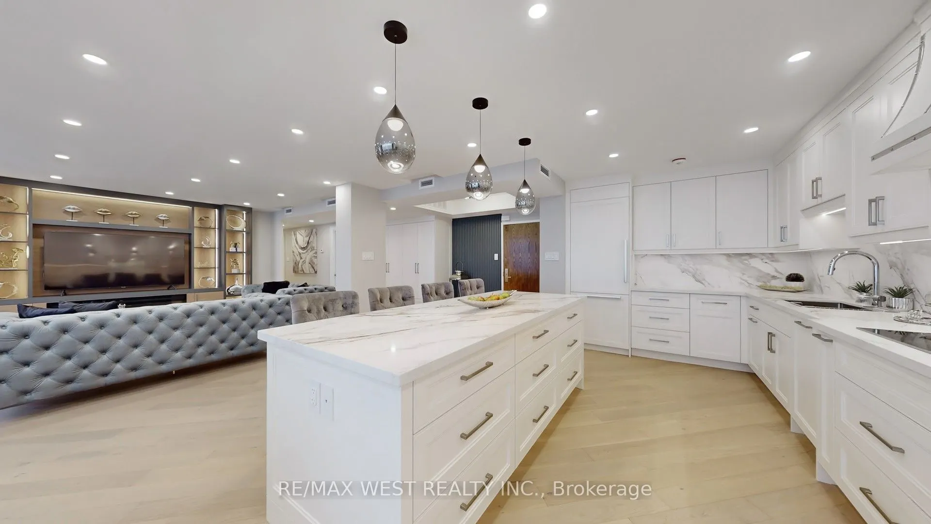 900 Yonge Street, #1403