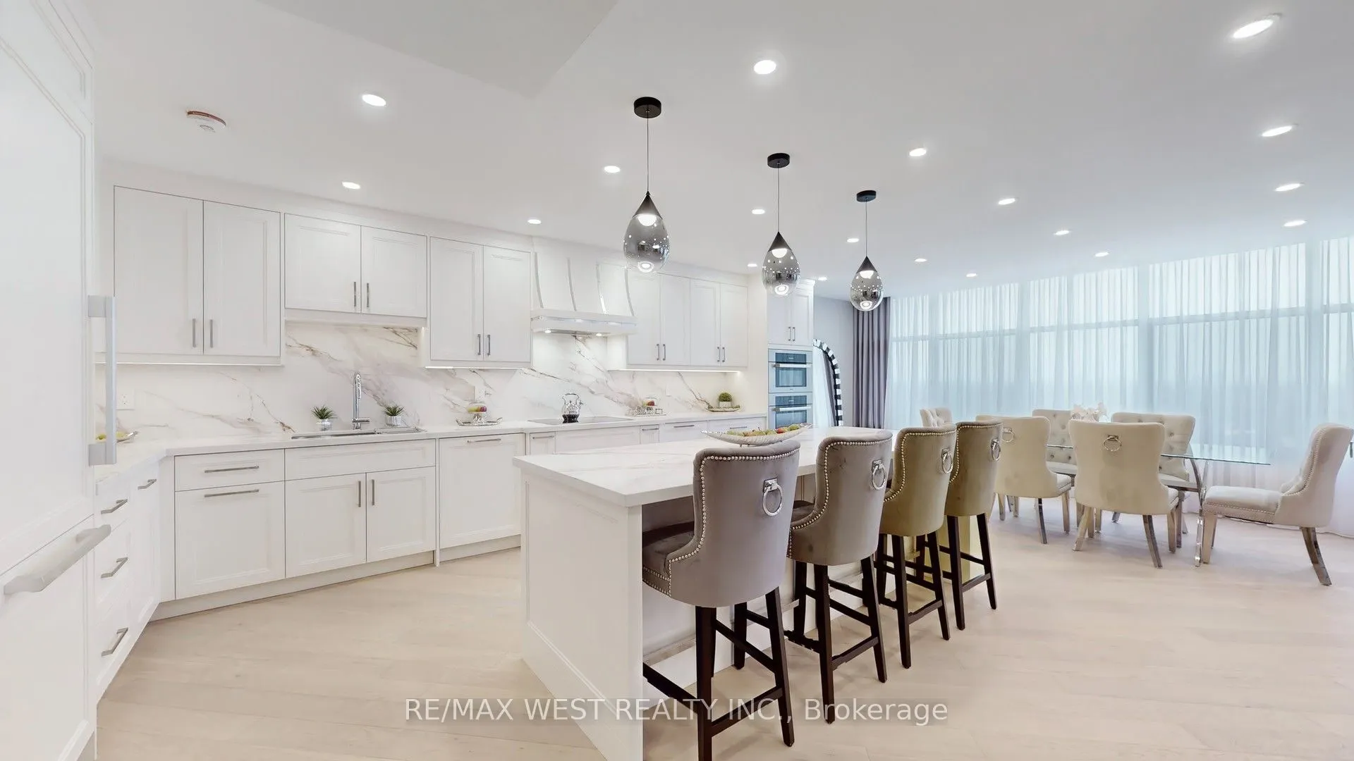 900 Yonge Street, #1403